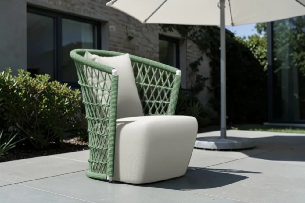 Poltrona Muses con braccioli finitura Verde
